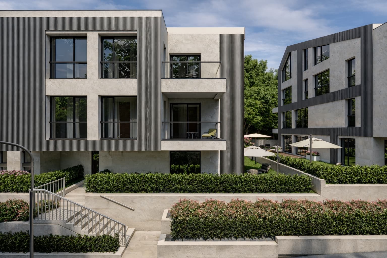 Двор и озеленяване между сгради на ALTEA RESIDENCE през деня